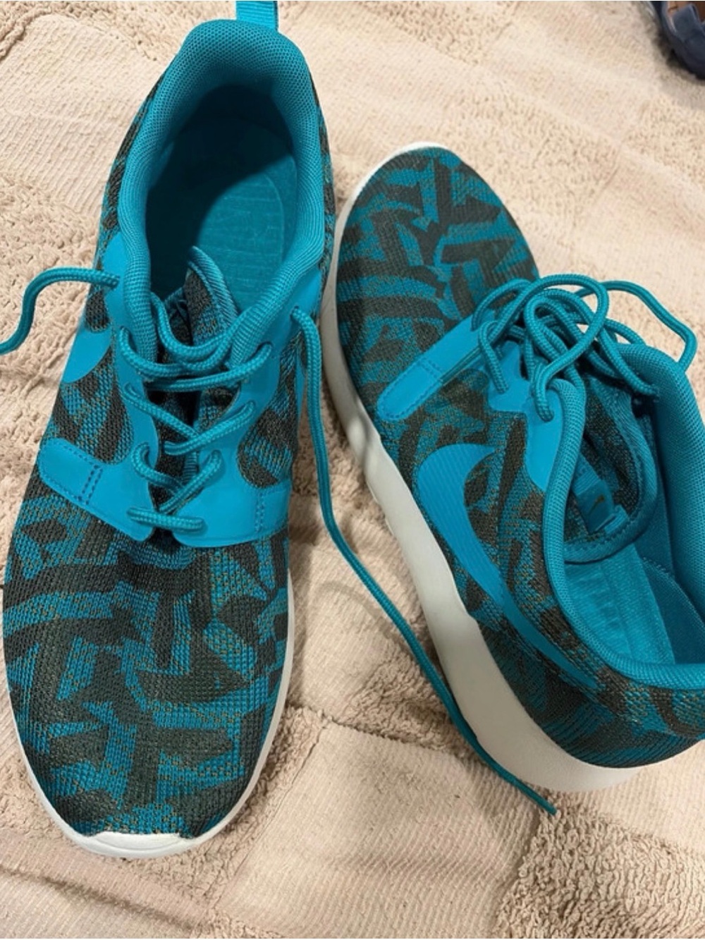 Nike Women’s Teal and Black Patterned Running Sneakers